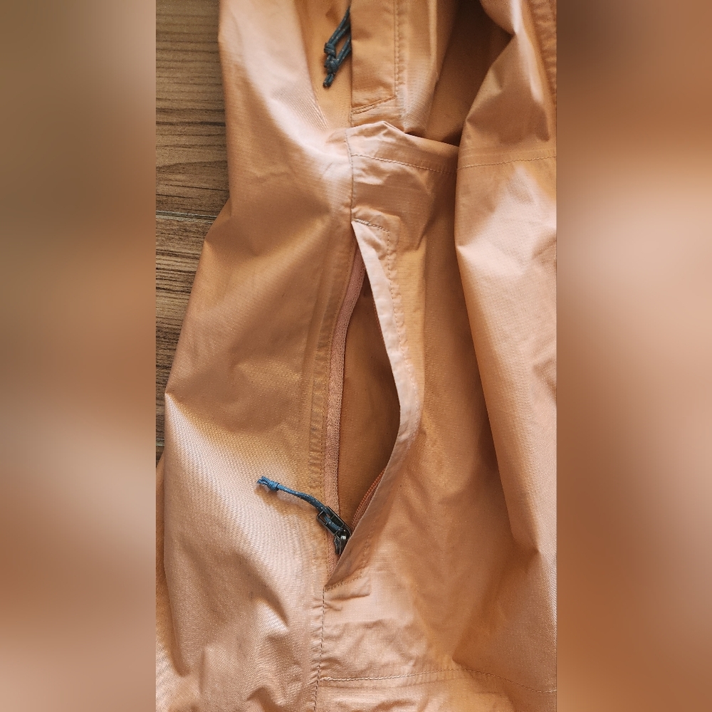 Patagonia Teal and Peach Lightweight Hooded Jacket - Picture 7 of 13